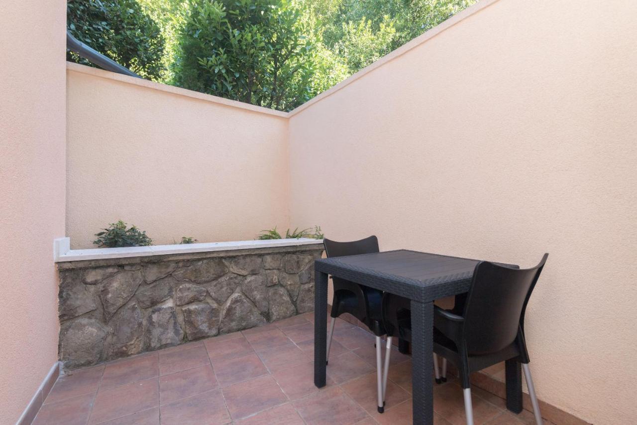 Apartments Villa Adore Icici Exterior photo
