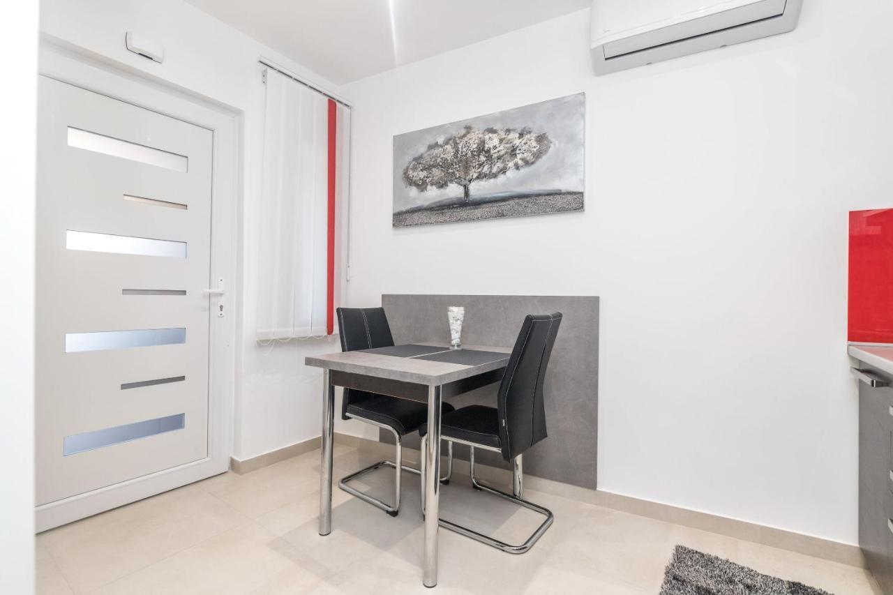 Apartments Villa Adore Icici Exterior photo